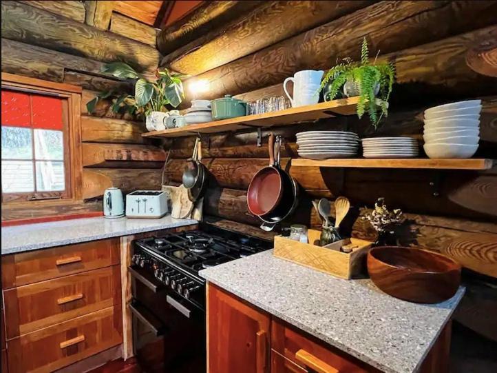 Hikuai Coromandel Secluded Log Cabin Retreat מראה חיצוני תמונה