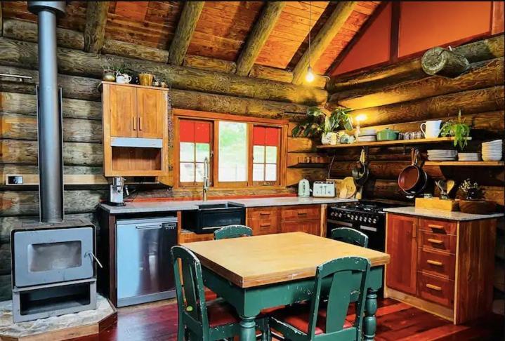 Hikuai Coromandel Secluded Log Cabin Retreat מראה חיצוני תמונה